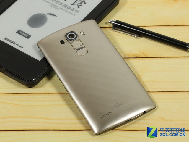 弧形背部設(shè)計(jì) LG G4京東售價為3799元 