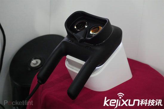 佳能推概念虛擬現(xiàn)實(shí)顯示器 手持外觀(guān)遭吐槽