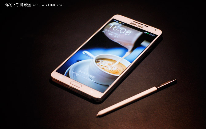 HTC One M9+是HTC在今年上半年針對(duì)大陸市場(chǎng)特別推出了旗艦機(jī)型，相比于M9，HTC One M9+加入了指紋識(shí)別功能，并且采用了更大尺寸的2K分辨率屏幕。同時(shí)也延續(xù)了HTC One M8經(jīng)典的全金屬一體成型機(jī)身以及后置雙攝像頭?，F(xiàn)在我們發(fā)現(xiàn)這款上市價(jià)格高達(dá)4999元的手機(jī)直降兩千五，在國(guó)美在線僅售2489元!有打算購(gòu)入M9+的小伙伴一定要抓住這次機(jī)會(huì)哦!