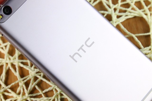 全金屬一體機(jī)身 2399元HTC One X9圖賞