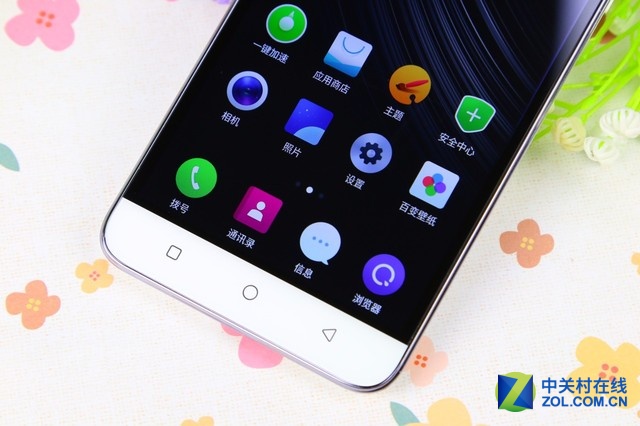 大神Note3高配版搭載了MT6753八核64位處理器，主頻1.3GHz；運行內存方面達到了3GB，大神Note3高配版配備了5.5英寸豪情屏幕，以及1300萬像素攝像頭。同時全新升級的大神Note3高配版還擁有強大的隱私安全防護能力，而該機的售價仍為899元，性價比十分突出。