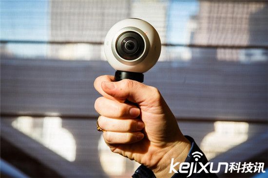 MWC2016三星發(fā)布Gear 360全景相機(jī) 扎克伯格為其站臺