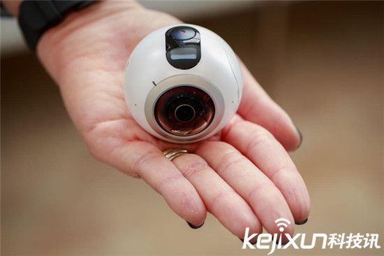 MWC2016三星發(fā)布Gear 360全景相機(jī) 扎克伯格為其站臺(tái)