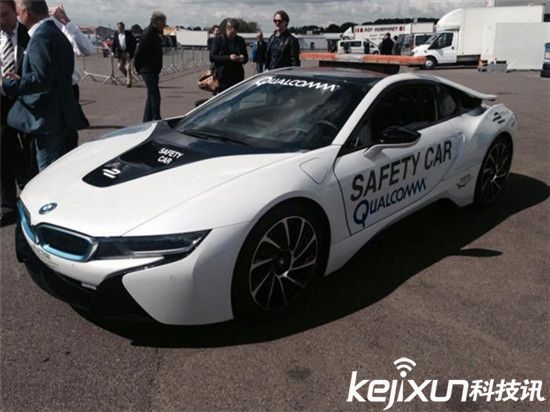 高通推新型無線充電技術(shù)：在路上給電動(dòng)汽車充電！