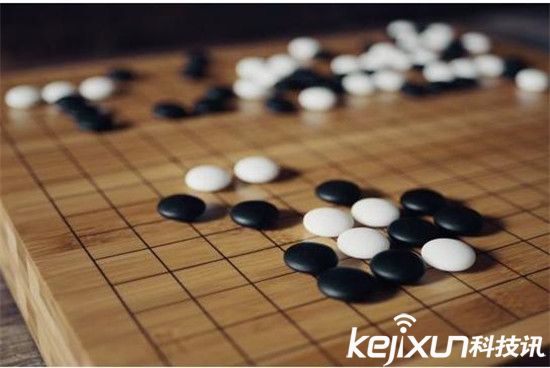 人類(lèi)輸了：人工智能以及機(jī)器人可能會(huì)統(tǒng)治人類(lèi)