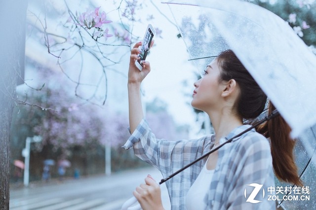 采用4G+和全網(wǎng)通+，讓Xpaly5上網(wǎng)快；并內(nèi)置了熄屏解鎖0.4秒、亮屏解鎖0.2秒的并行加速指紋技術(shù)，讓其指紋解鎖和支付快；1600萬像素的IMX298后置攝像頭，配合F2.0大光圈，啟動僅需0.4秒，對焦僅需0.1秒，并采用夜景處理技術(shù)和復眼追蹤技術(shù)，讓其拍照快。