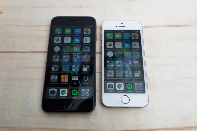 iPhone SE對(duì)比iPhone 6s：你應(yīng)該買哪款<a href=/mobile/ target=_blank class=infotextkey>手機(jī)</a>？