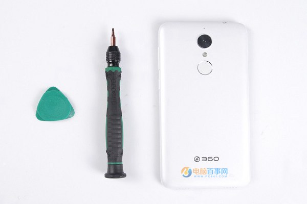 360手機(jī)N4做工如何？360手機(jī)N4拆機(jī)圖解評(píng)測(cè)