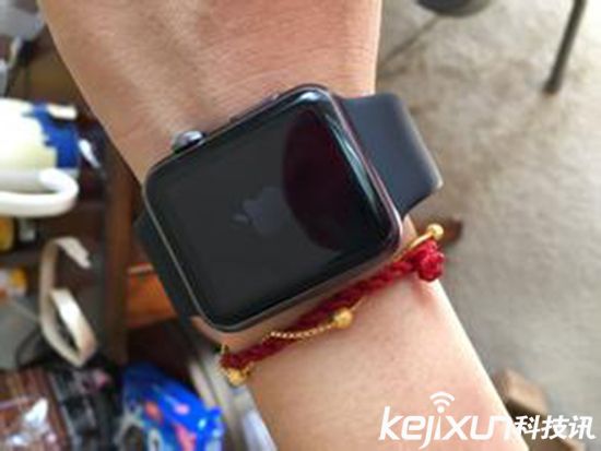 iwatch2換屏高能 蘋果收購這個屏幕到底是什么？