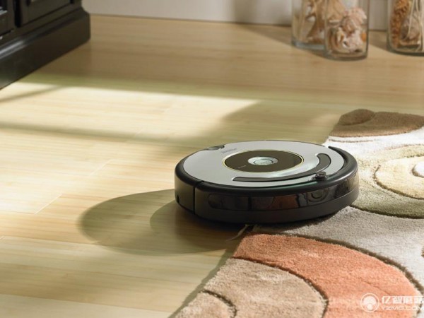當(dāng)Roomba掃地機器人遇上便便    鏟屎官們哭暈在廁所