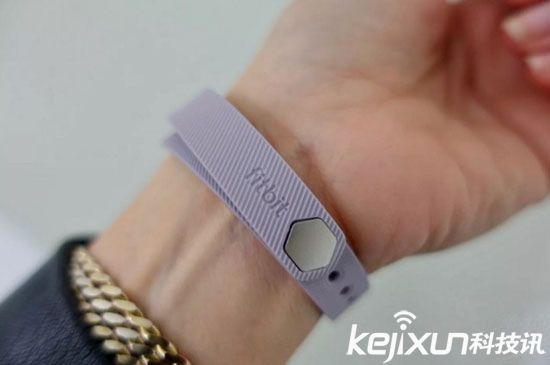 Fitbit發(fā)布兩款智能運(yùn)動(dòng)手環(huán) 外觀時(shí)尚獨(dú)具匠心