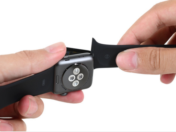 Apple Watch Series 2拆解: 機(jī)內(nèi)已經(jīng)大不同