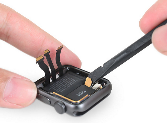 Apple Watch Series 2拆解: 機(jī)內(nèi)已經(jīng)大不同