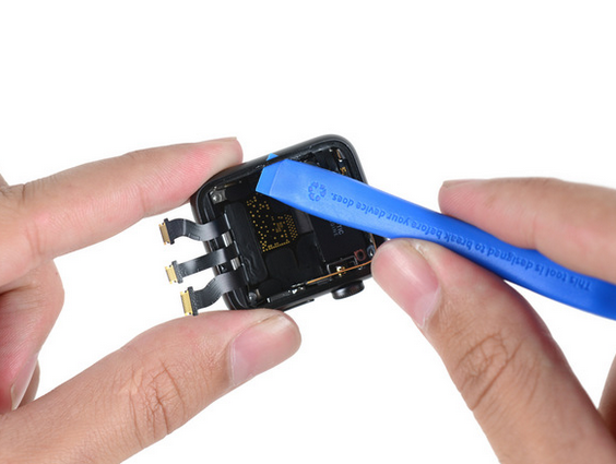 Apple Watch Series 2拆解: 機(jī)內(nèi)已經(jīng)大不同