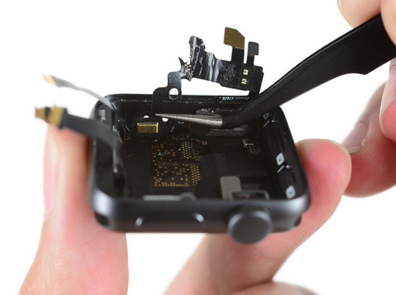 Apple Watch Series 2拆解: 機(jī)內(nèi)已經(jīng)大不同