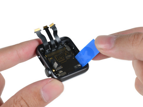 Apple Watch Series 2拆解: 機(jī)內(nèi)已經(jīng)大不同