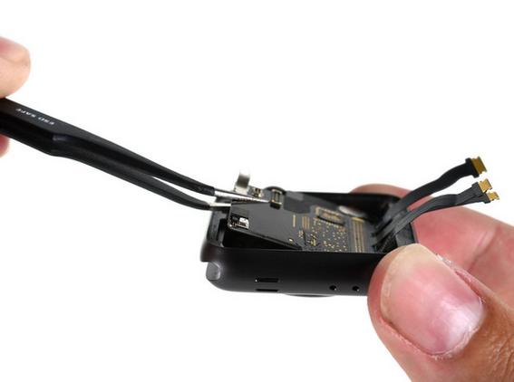 Apple Watch Series 2拆解: 機(jī)內(nèi)已經(jīng)大不同