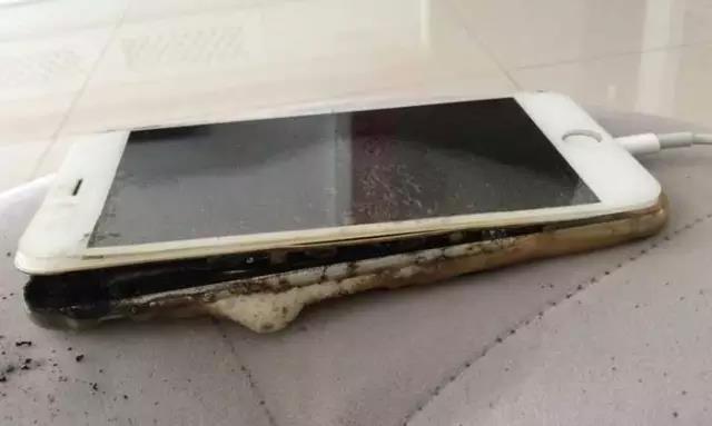 蘋果回應(yīng)iPhone自燃：明顯是受過(guò)外部物理?yè)p壞導(dǎo)致