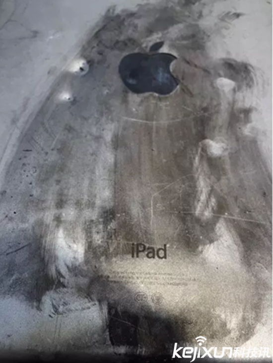 蘋果iPad Air充電時(shí)爆炸 威力巨大現(xiàn)場慘烈