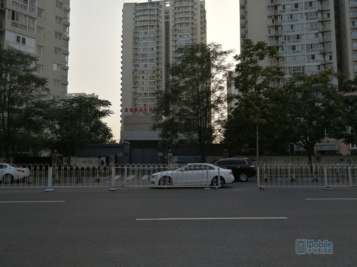 一加5和榮耀9對比評測：實用性再戰(zhàn)顏值 相差300元怎么選？