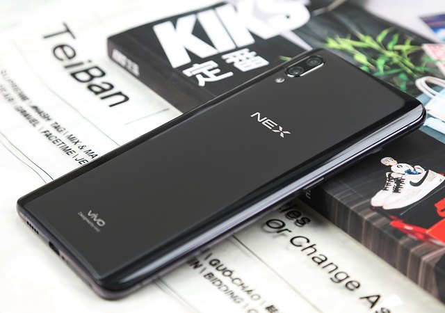 小米8和vivo NEX哪個好？vivo NEX對比小米8透明探索版區別