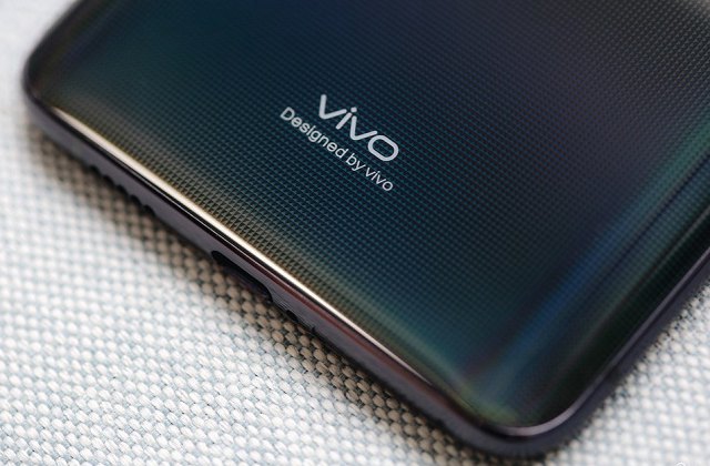 小米8和vivo NEX哪個好？vivo NEX對比小米8透明探索版區別