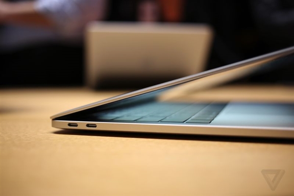 蘋果新一代MacBook隱藏特性：四個(gè)雷電接口都是全速