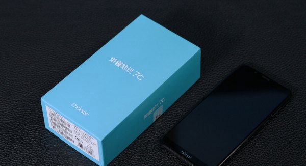 榮耀8X包裝盒現(xiàn)身：去掉“暢玩”二字或定位升級(jí)