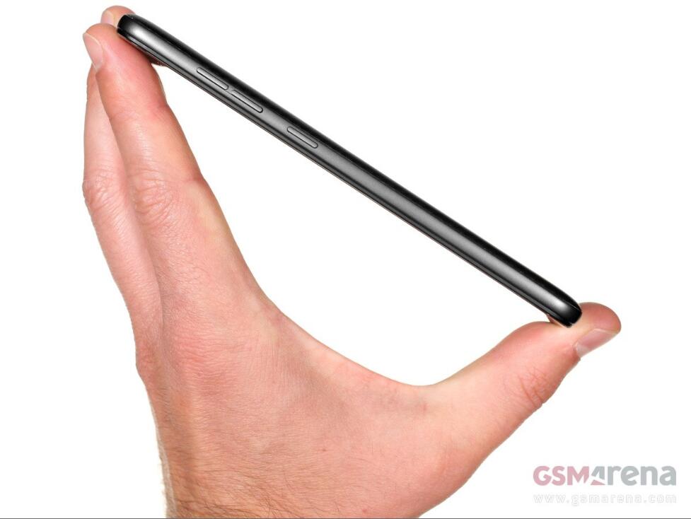 小米Pocophone F1評測 當(dāng)今最便宜的驍龍845手機(jī)