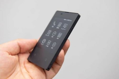 日本全球最薄最輕的4G卡片型手機(jī)KY01L：僅有名片大小
