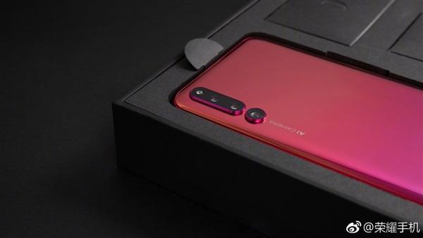 榮耀Magic 2高清圖賞：滑屏+后置三攝，近100%屏占比