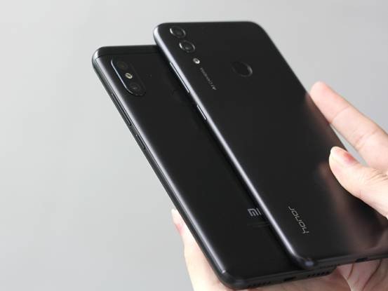 紅米6 Pro與榮耀暢玩8C對比評測：誰是最強(qiáng)中低端手機(jī)？