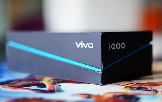 iQOO配置怎么樣？vivo iQOO真機(jī)開箱外觀圖賞
