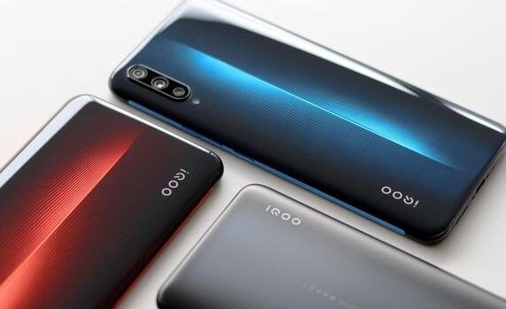 iQOO配置怎么樣？vivo iQOO真機(jī)開箱外觀圖賞